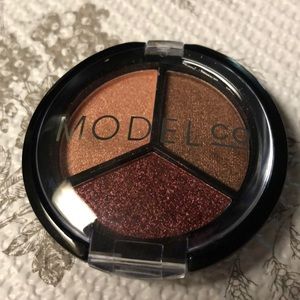 Model Co eyeshadow trio